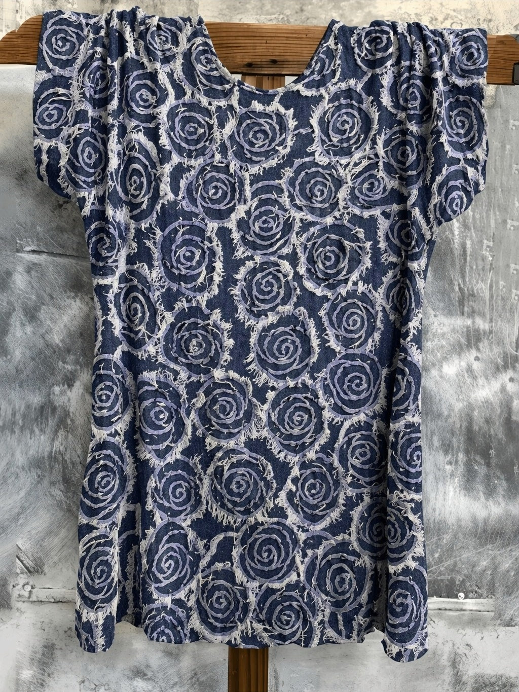 Frayed Textured Abstract Rose Print Tunic Top